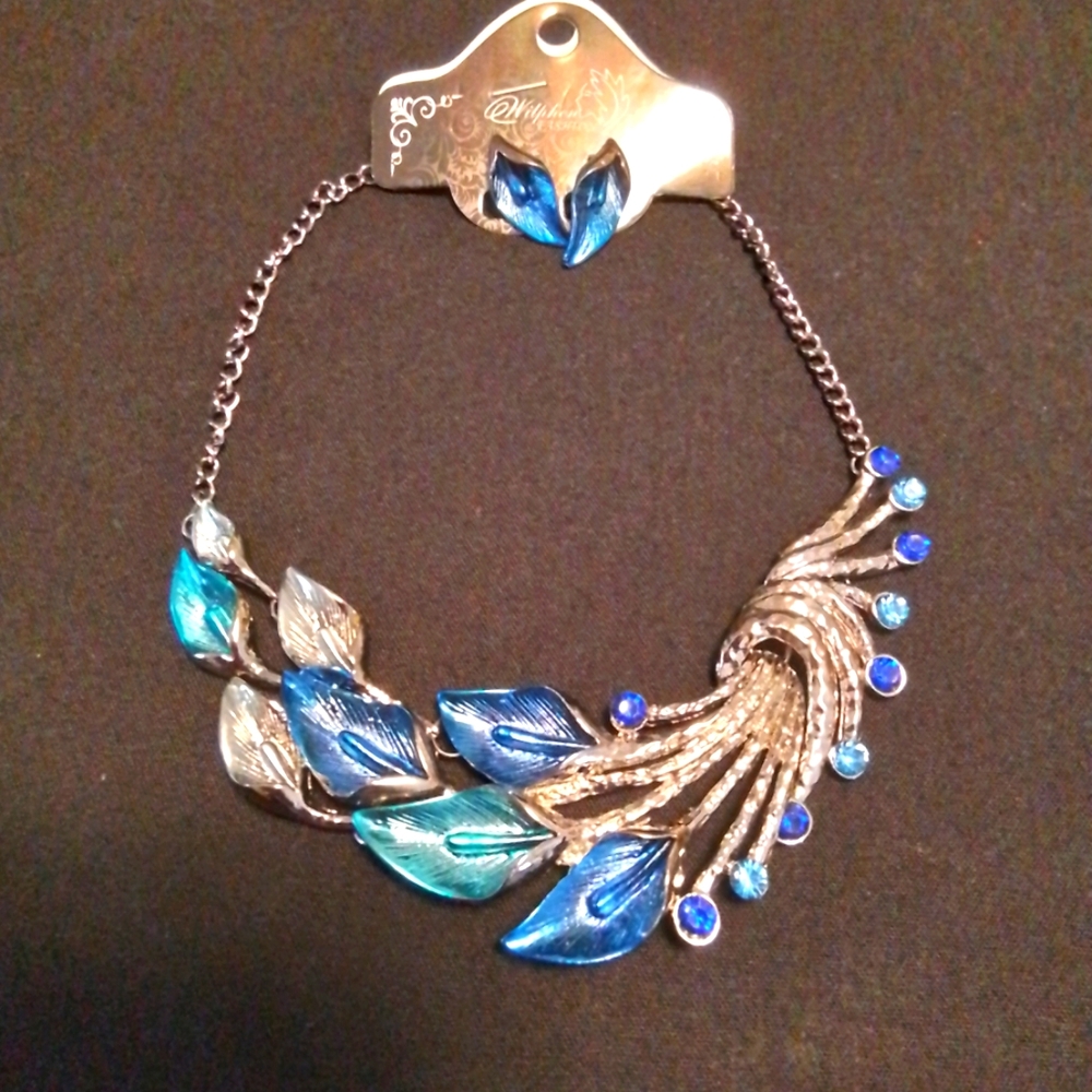 NWT SILVER TONE CALLA LILY/PEACOCK BLUE/ TURQUOISE COLOR NECKLACE EARING SET